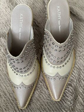 Kathy Van Zeeland Two-Tone Studded Pointed Mules in Beige and Cream